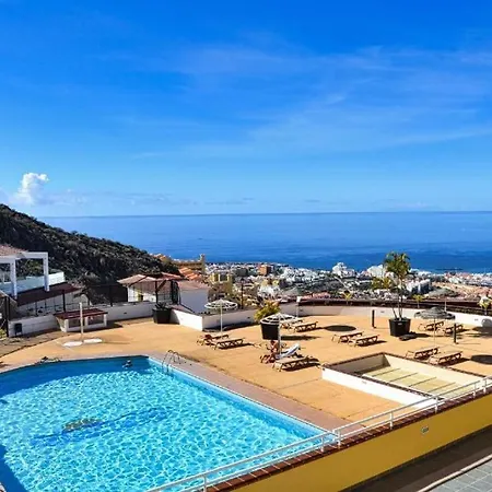 Con Piscina Climatizada Y Vistas Διαμέρισμα *