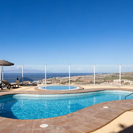 Con Piscina Climatizada Y Vistas *